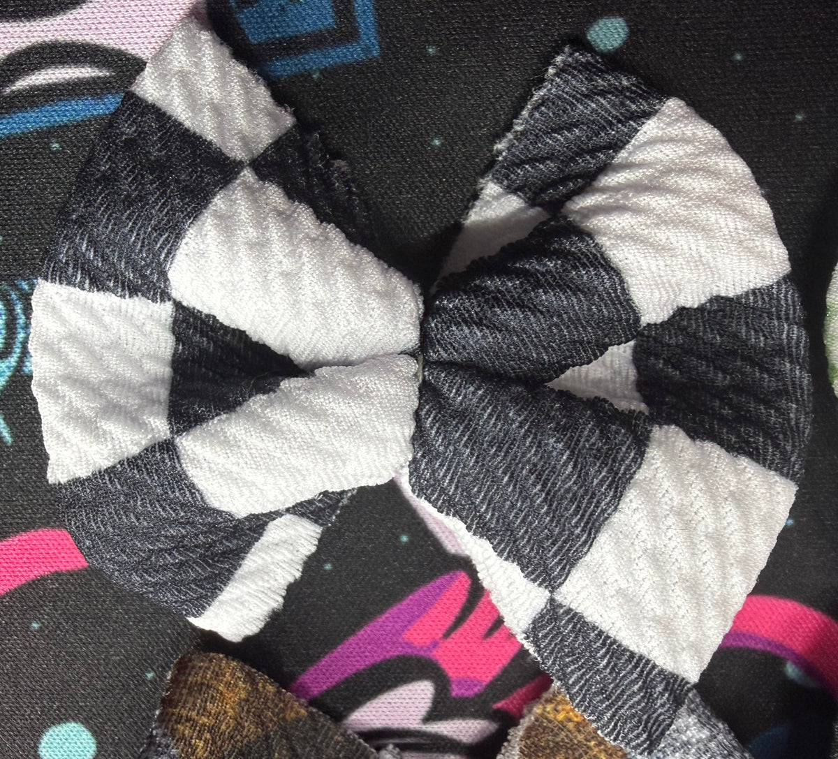 Checkered freshie bow