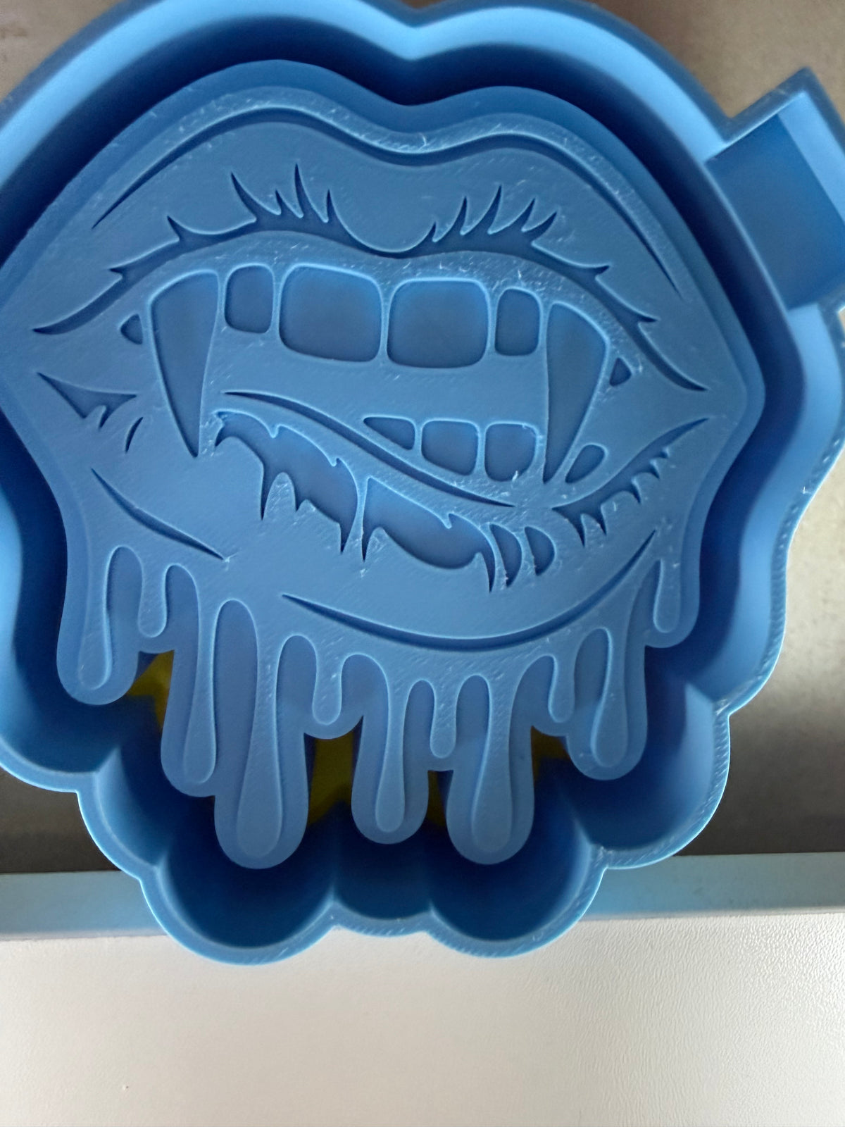 Vampire drip lips mold