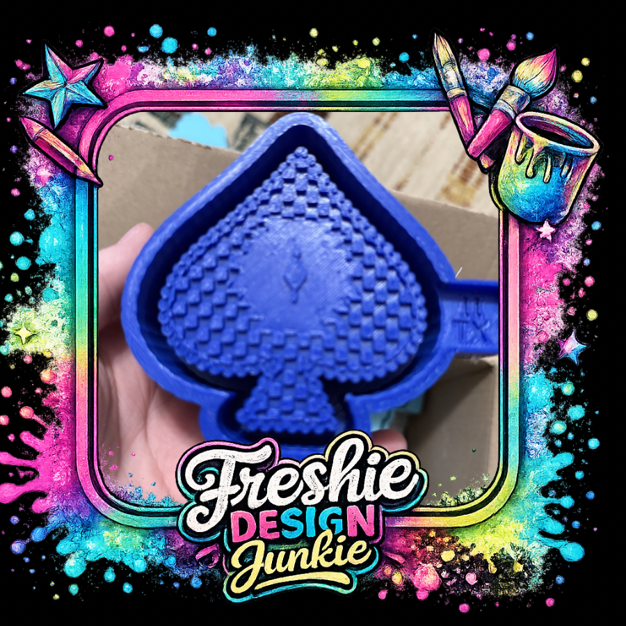 Checkered spade mold