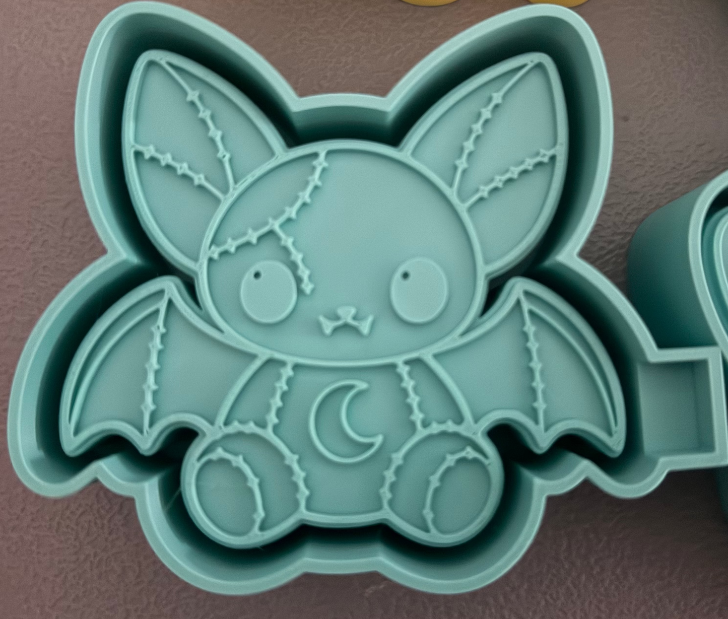 Patchwork bat mold