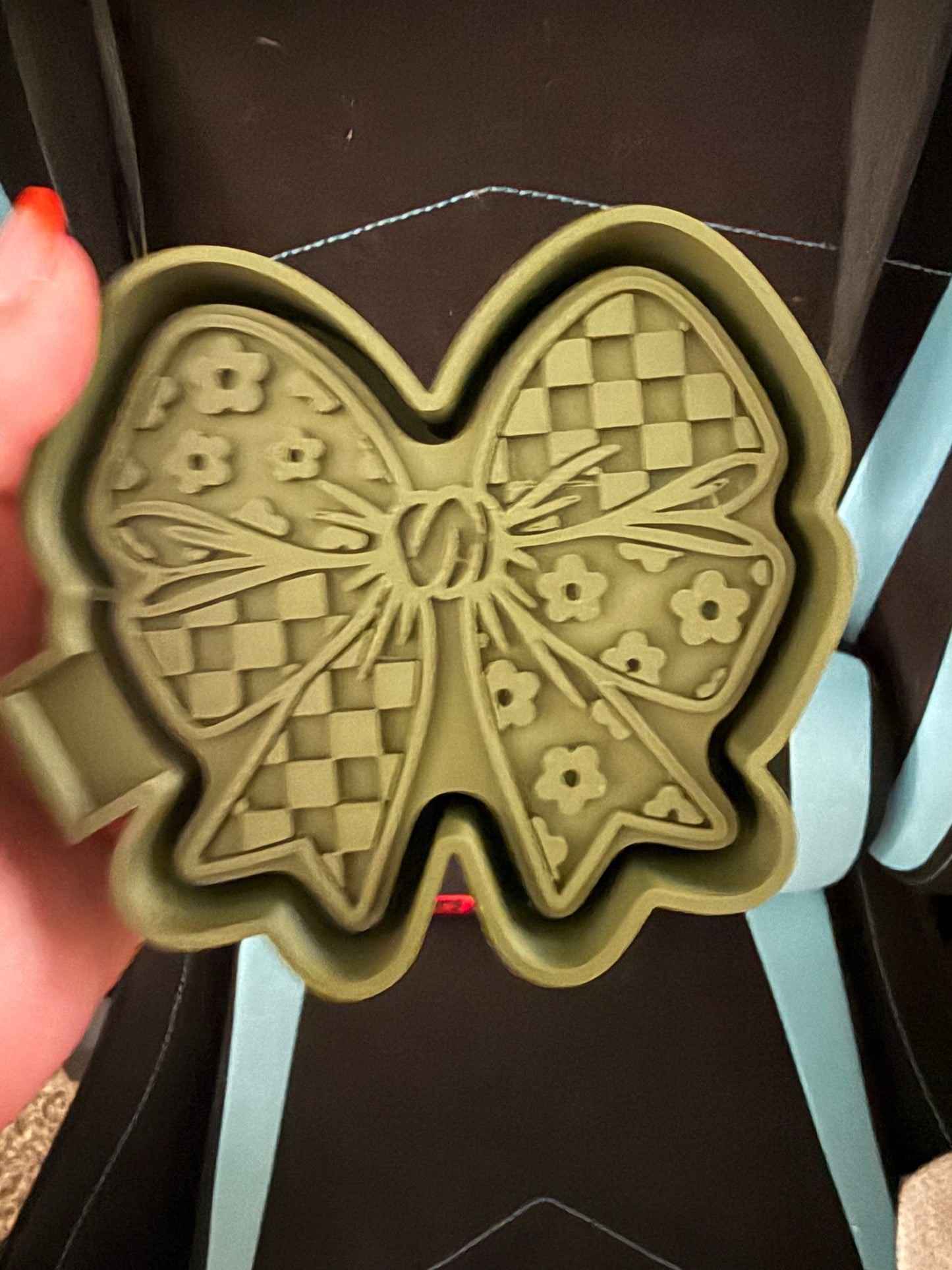 Checkered bow Mold