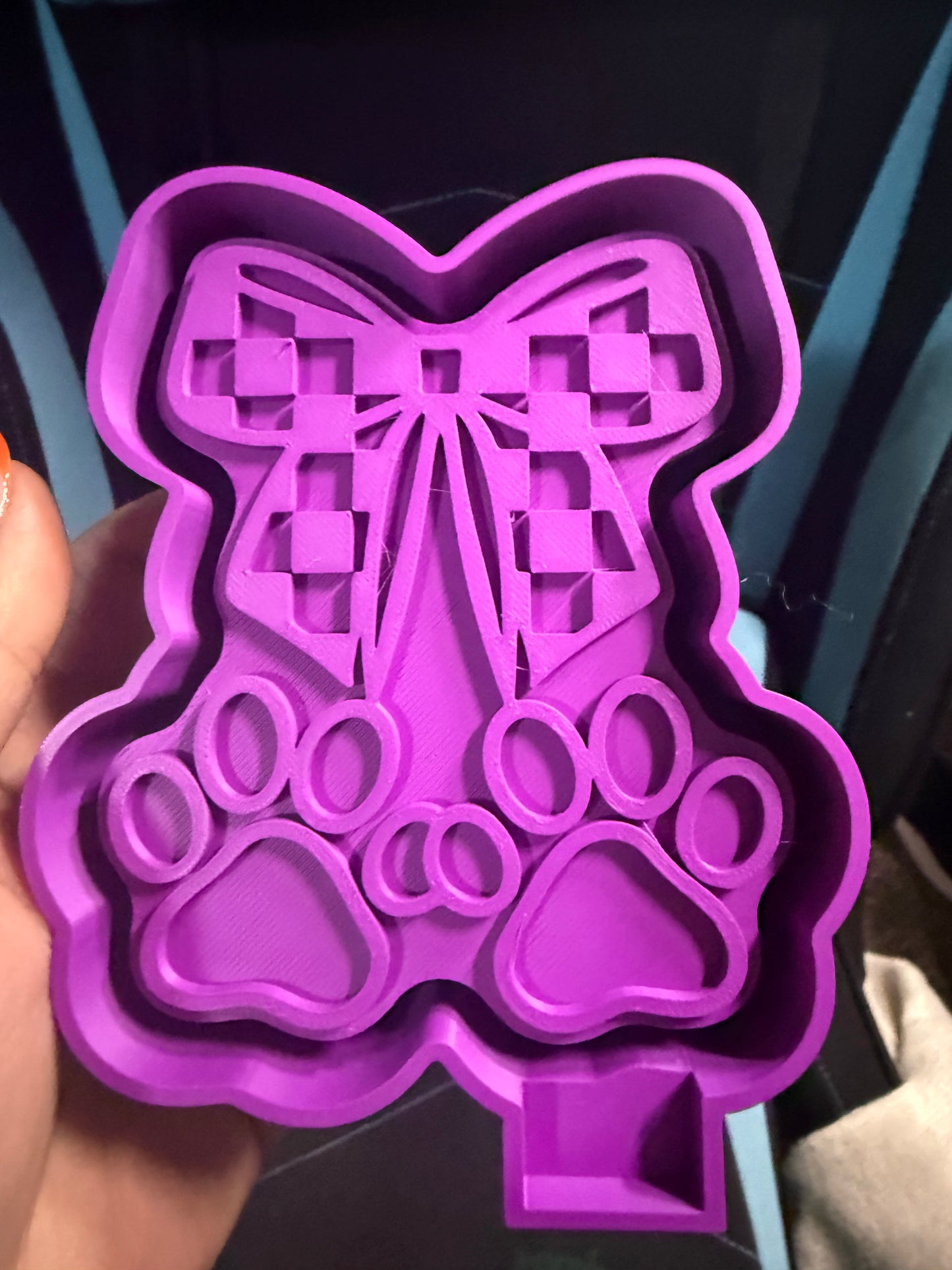Checkered paw bow mold