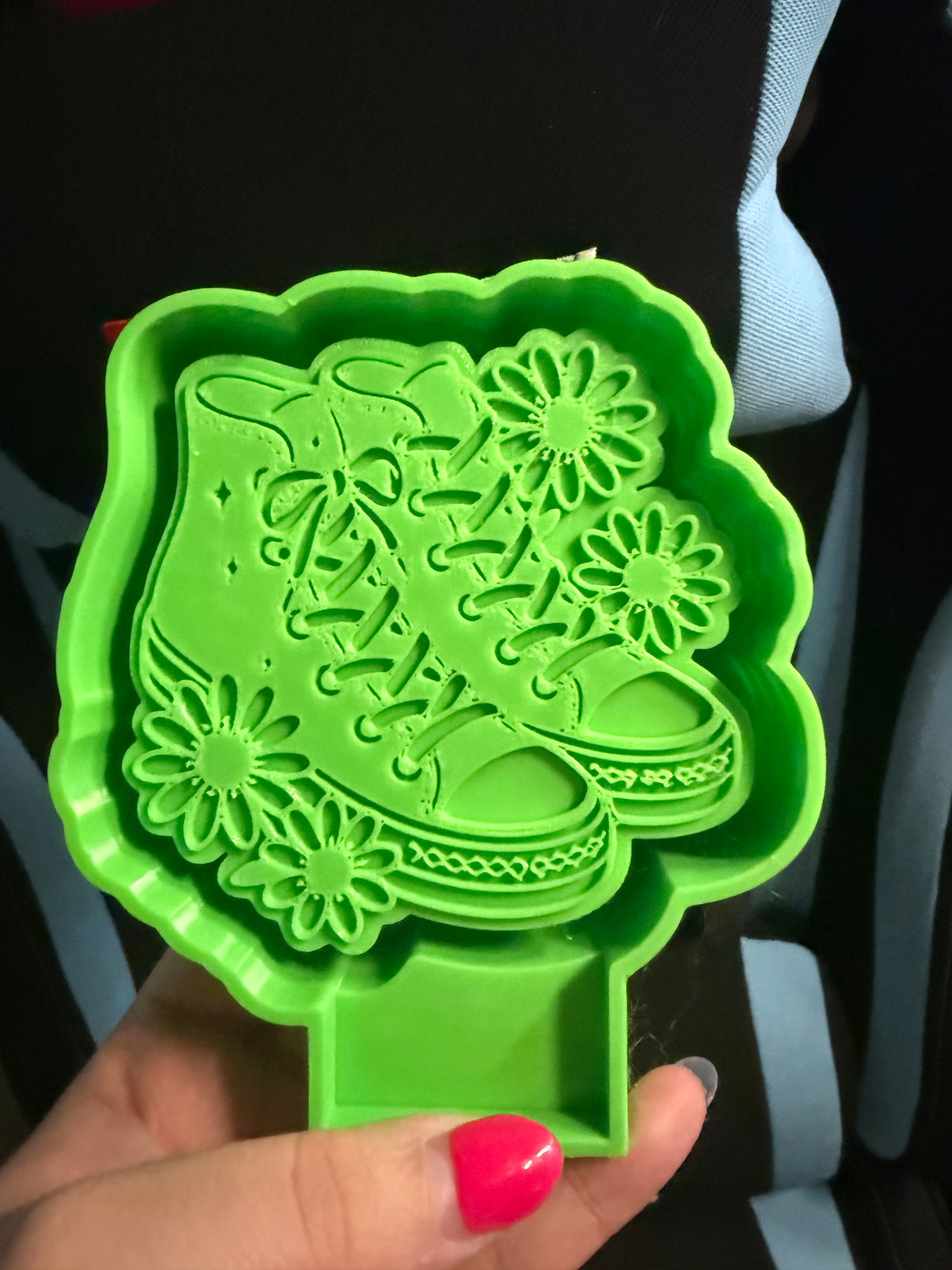 Converse mold