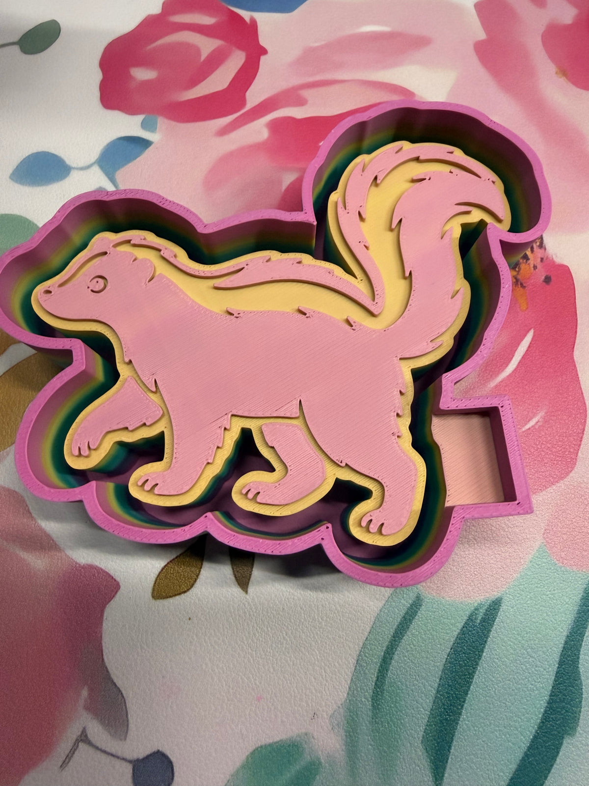 Skunk standing mold