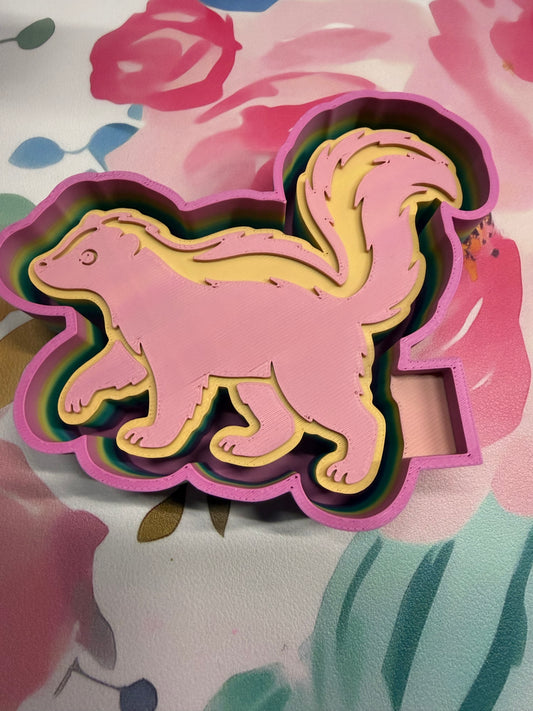 Skunk standing mold