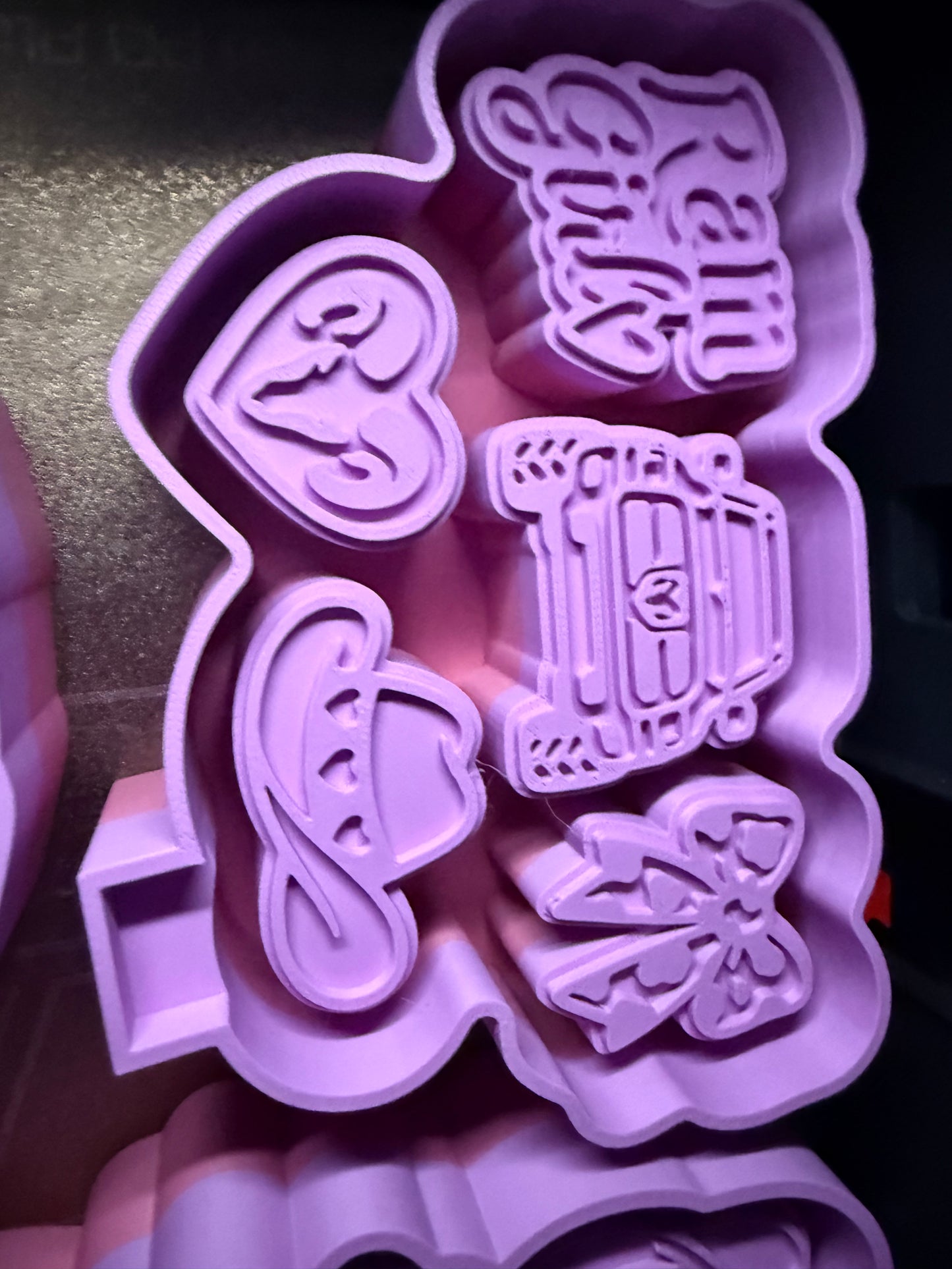 R truck  itty bitties mold