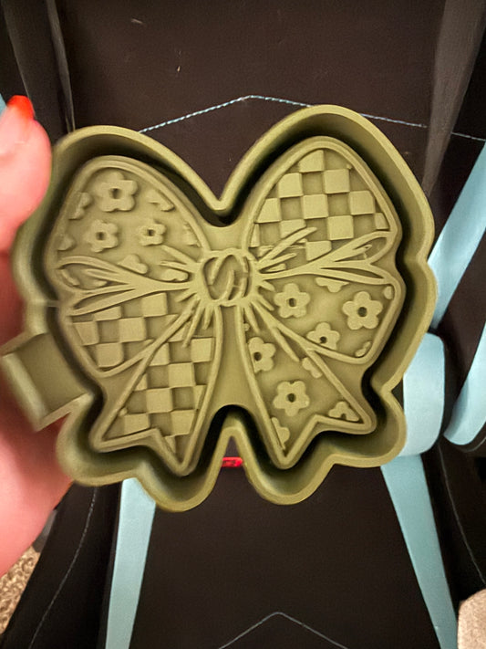 Checkered bow Mold